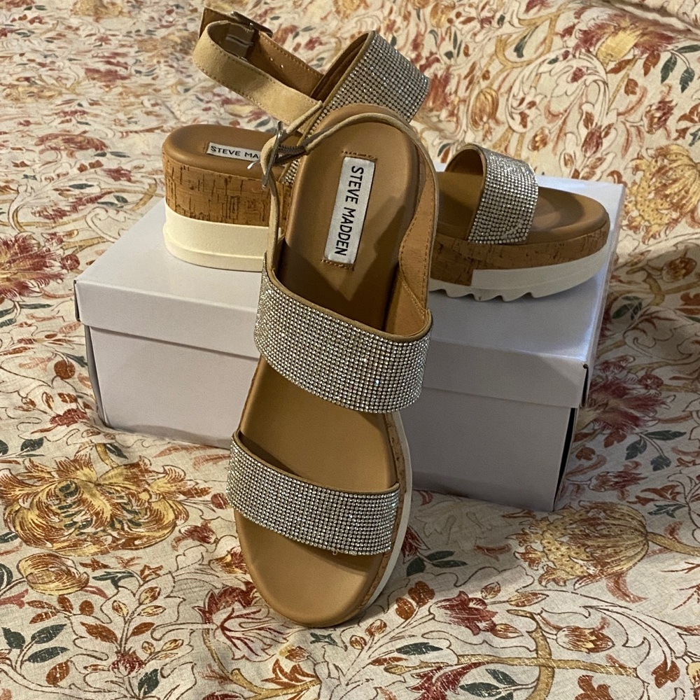 Steve Madden Beige and Silver Platform Sandals